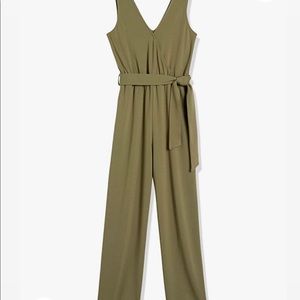 Woman’s olive green Jumpsuit!